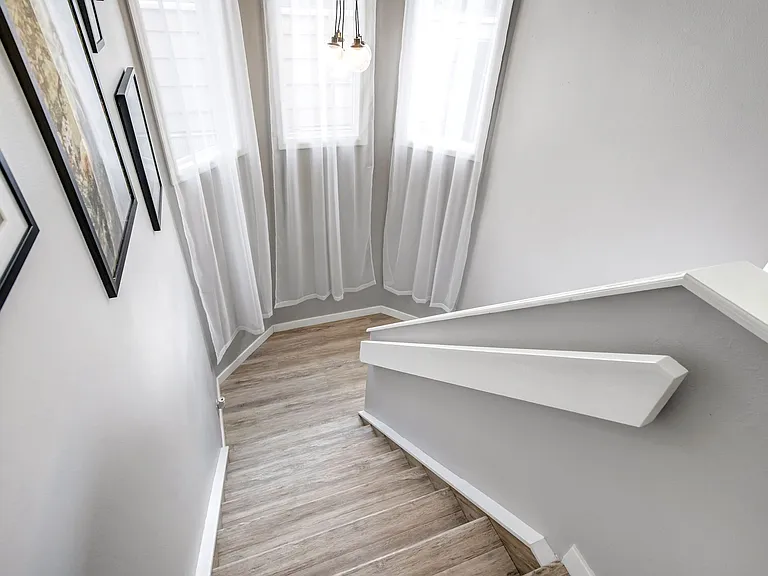 424 W Rockrimmon Blvd — Photo 5