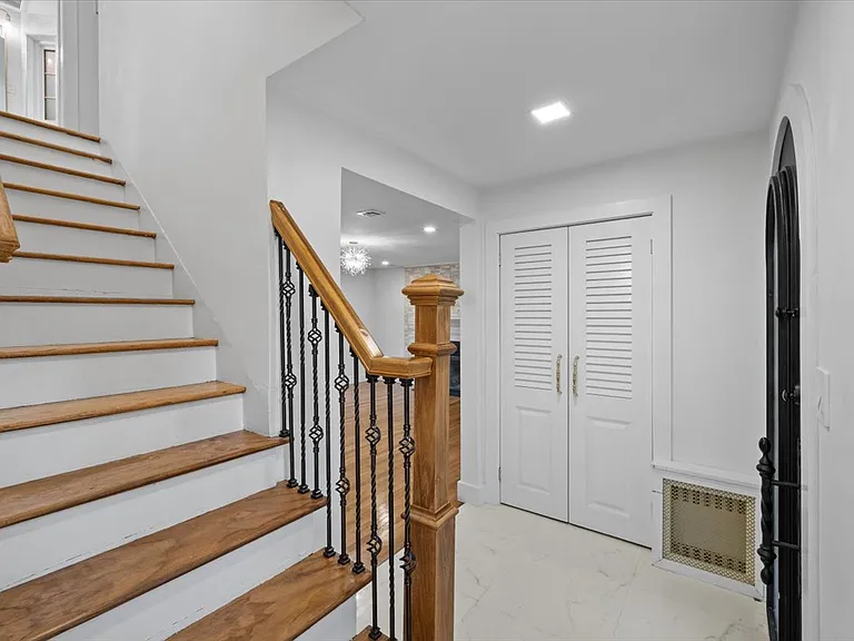 115 Old Mill Rd — Photo 24