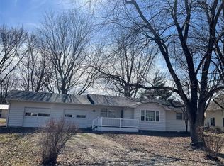 13 E Cedar St, Ashmore, IL 61912