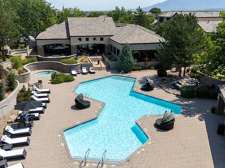 6200 Montano Plaza Dr NW Albuquerque, NM-72