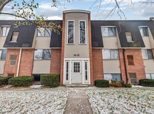 216 Moore Rd UNIT 2-R, Avon Lake, OH 44012