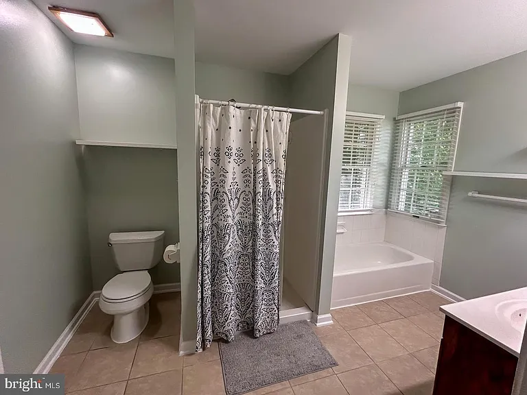 105 Westmoreland Ct — Photo 17