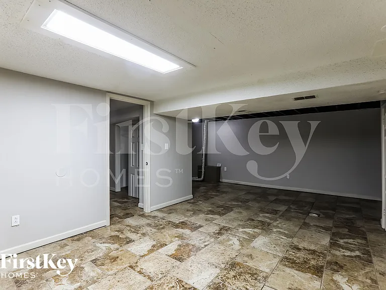 8921 E 90th Ter — Photo 13