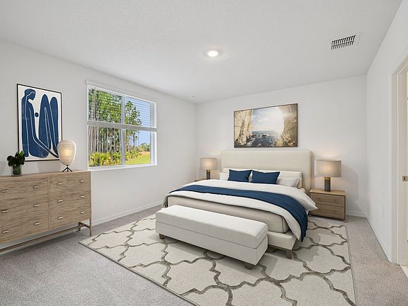 The Everett floorplan modeled at Ridgehaven Villas.