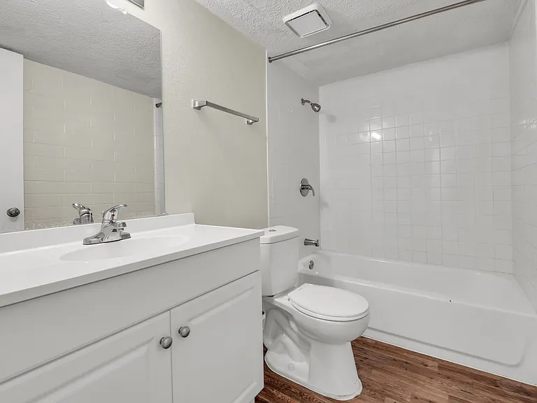 Elton Studio Suites — Photo 40