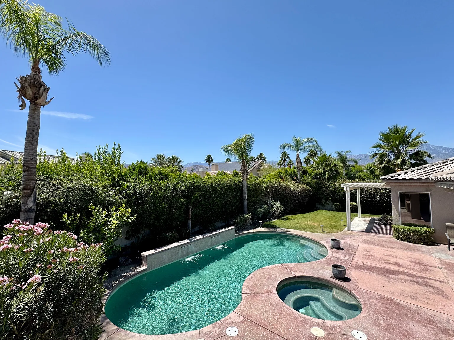 5 bed, 3.5 bath, 3332 sqft, $5,800 — Photo 4