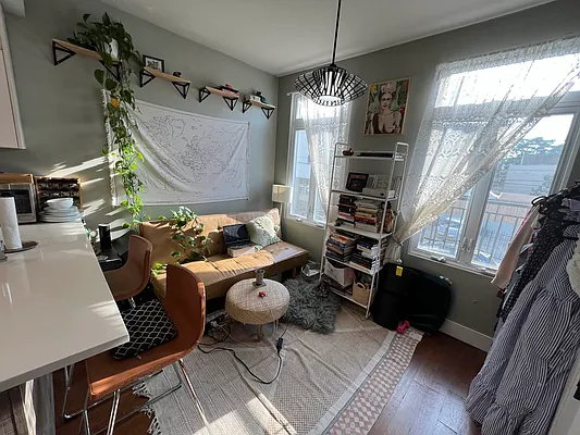Rented by Delmark Realty LLC | media 53