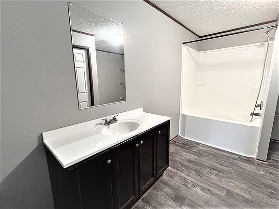 5th image of 15992 Windsor Ln