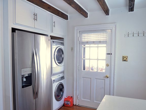 3rd image of 1016 Prince St APT 2