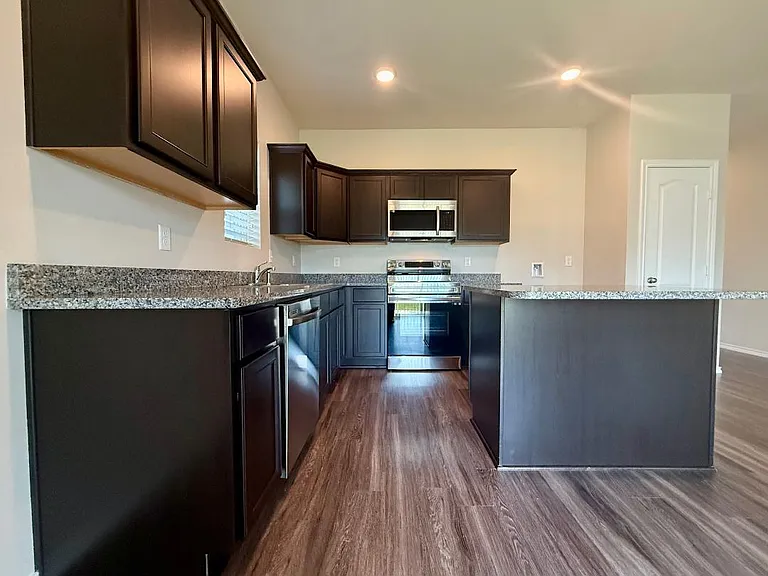1411 Monterey Dr — Photo 8