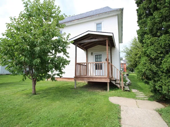 114 W Oak St, North English, IA 52316