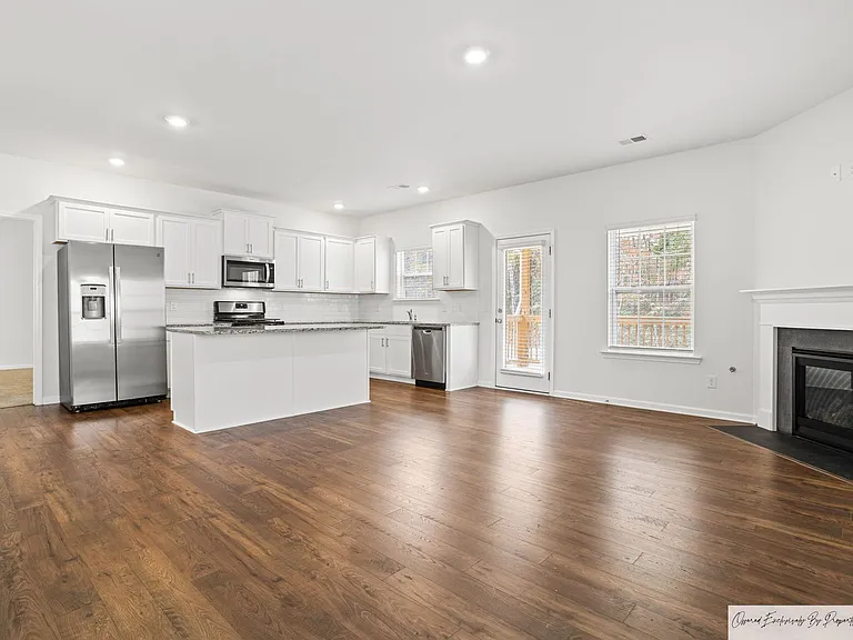 568 Stone Hollow Dr — Photo 11