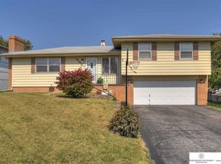 9462 Maple St, Omaha, NE 68134