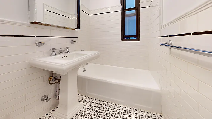 Rented by Bond New York | media 9