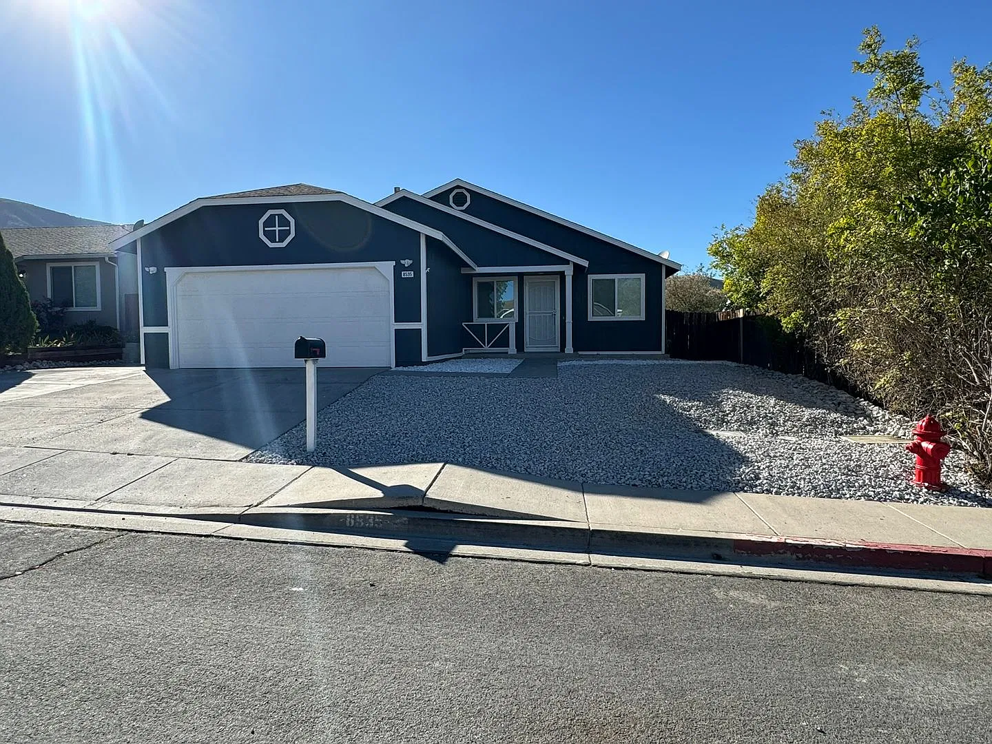Freshly Remodeled 4 bedroom in Red Rock- RV Parking, low maintenance yard and pets welcome! — Photo 1