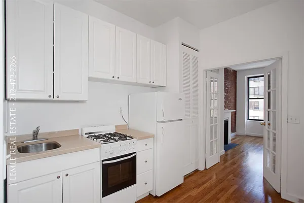 Rented by J. Lemle Real Estate | media 7