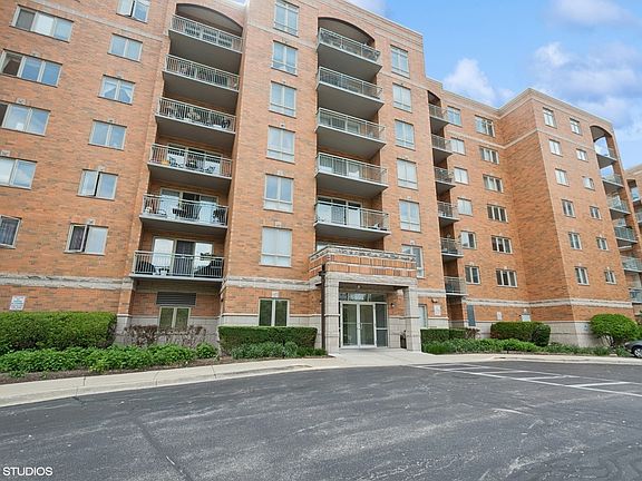 3rd image of 6807 N Milwaukee Ave APT 204