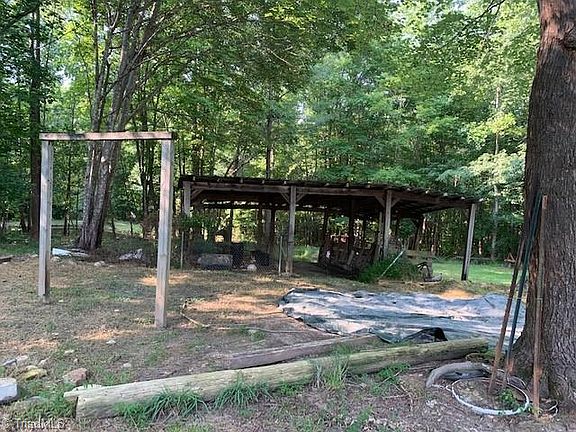 3rd image of 2504 Forest Hills Dr