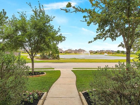 3rd image of 2502 Graystone Crossing Dr