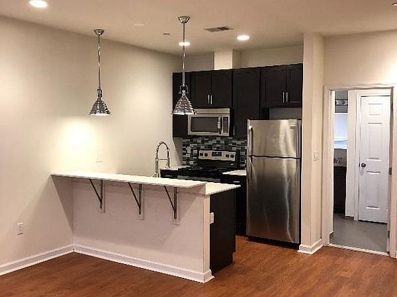 2nd image of 1310 Irving St Unit 1