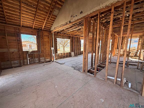 5th image of 405 W Albuquerque St