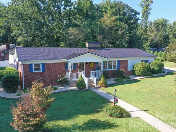 105 Merrywood Dr, Lenoir, NC 28645