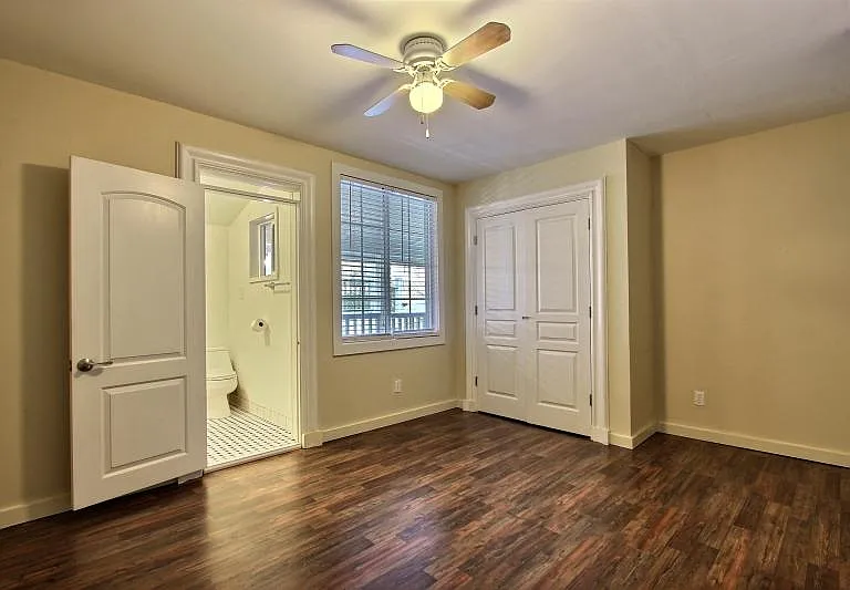 214 E Gwinnett St #B — Photo 2