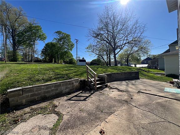 4th image of 828 Beatty Ave