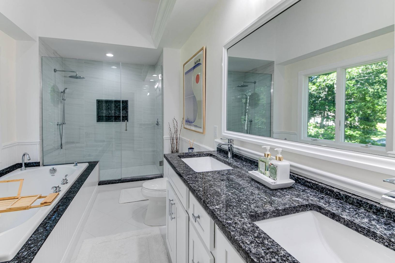  Primary Bathroom - Double Sinks, Rainfall Shower & Jacuzzi
