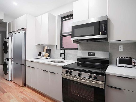 2nd image of 626 Willoughby Ave APT 1A
