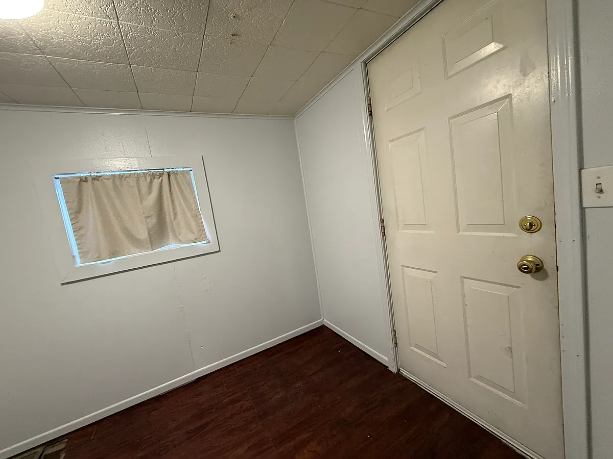 Building Photo - 1536 Stacia St #1