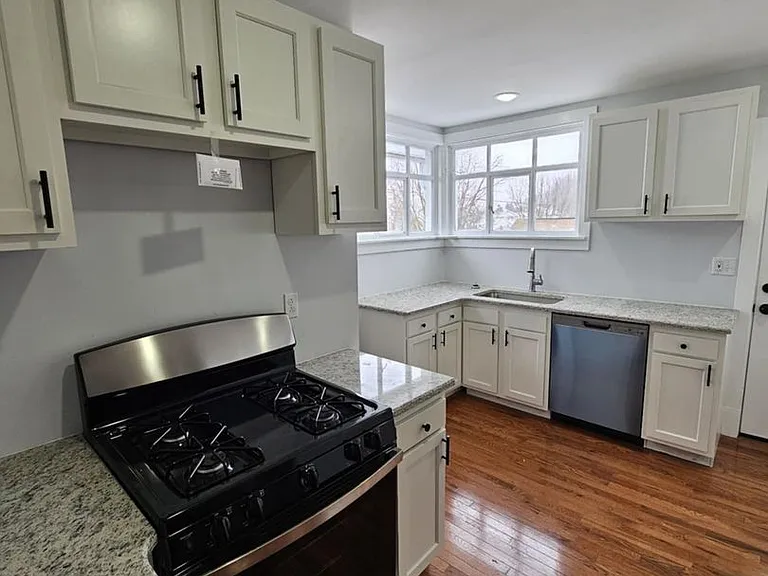 3115 Quay St — Photo 1