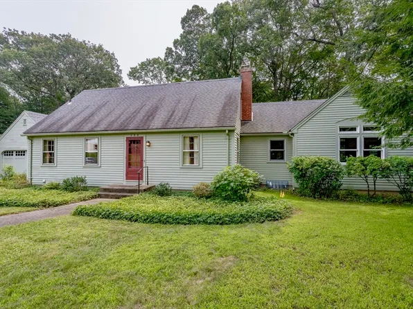 126 Western Cir, Westfield, MA 01085