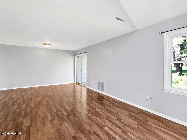 6 Stowe Ct — Photo 9