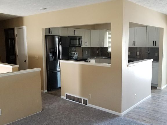 4th image of 2611 N 121st St