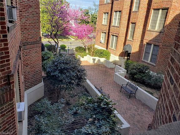 3rd image of 828 N Elm St APT D3