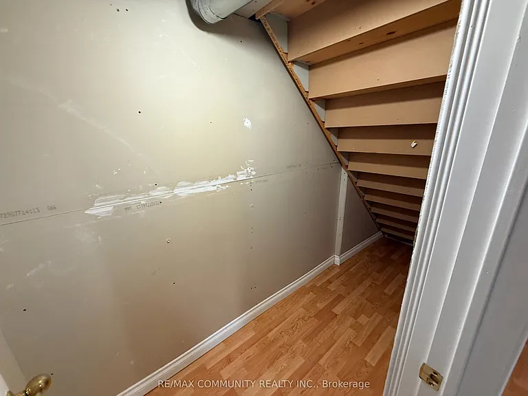 27 Bobolink Ave #LOWER — Photo 6