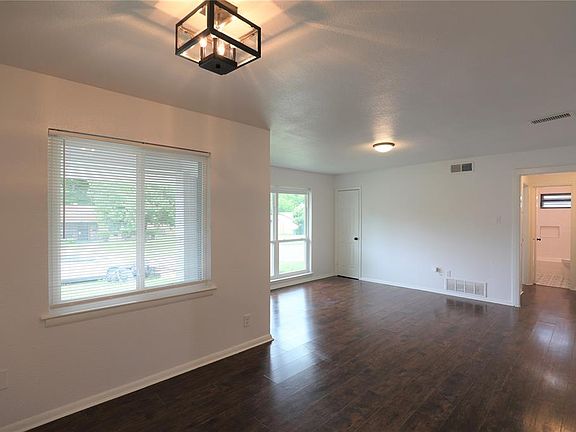 3rd image of 928 Clearwood Dr