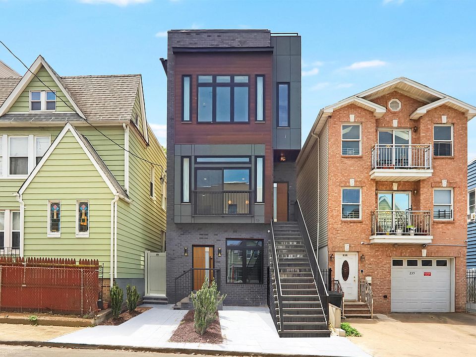 1st image of 231 Clinton Ave #2