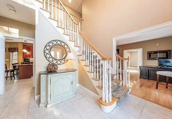 5th image of 8 Karen Ln