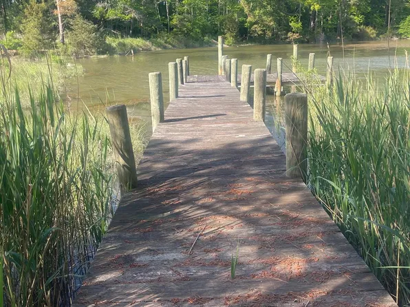 20696 Colton Point Rd, Coltons Point, MD 20626