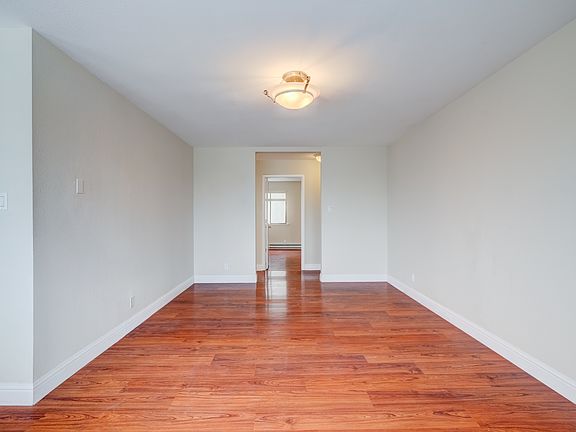 4th image of 2550 Sloat Blvd #6