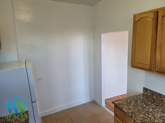 4th image of 1843 Mohegan Ave #2