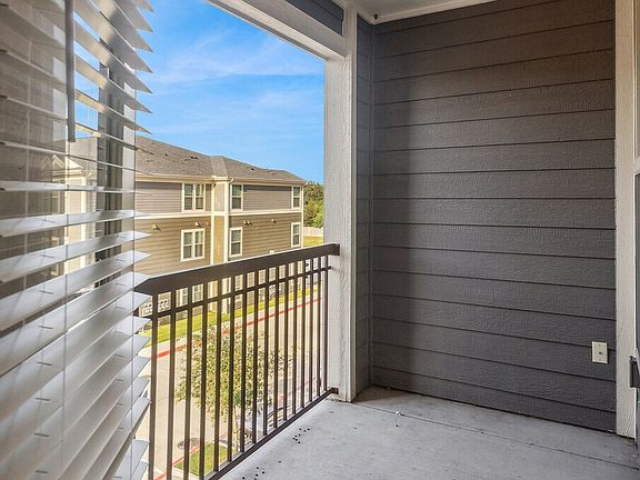 3rd image of 13439 Cullen Blvd #Id1058216p