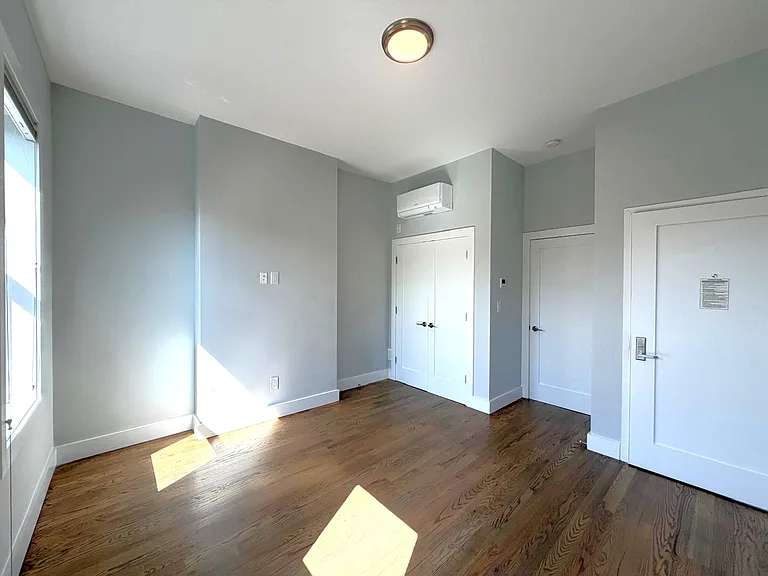 2043 Gates Ave #3L — Photo 9