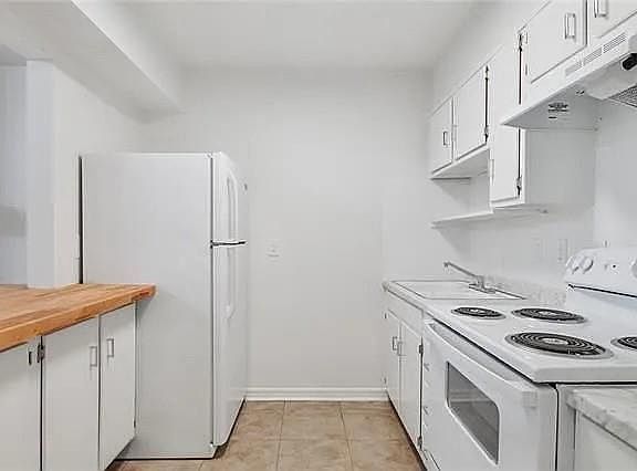 4th image of 1713 Burgundy St #103