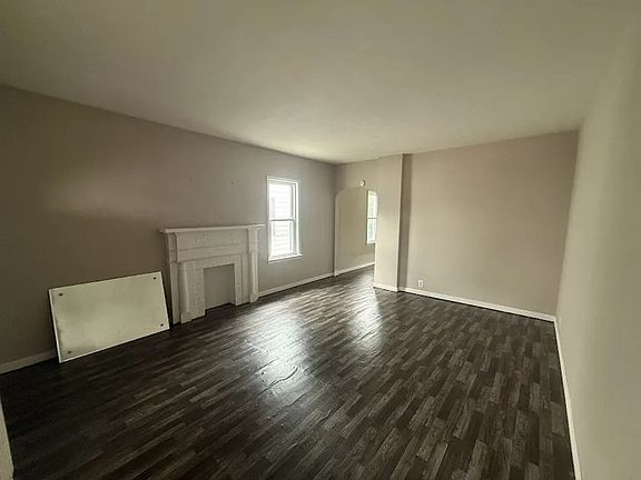 4th image of 790 W Main St