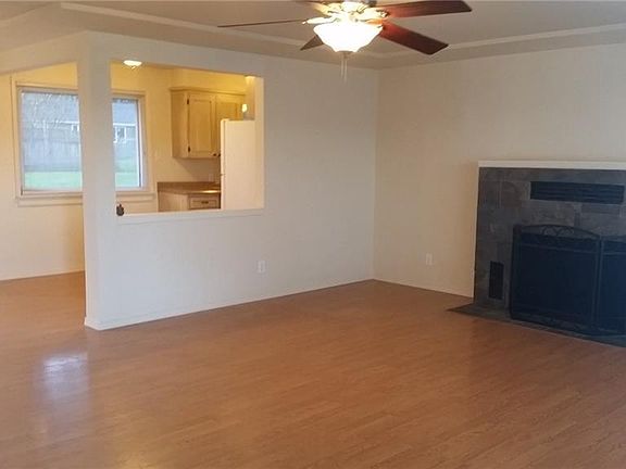5th image of 1205 Whisler St NE