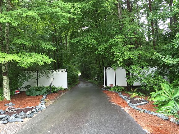 Gated private driveway
