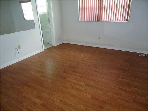 4th image of 650 Cottage Ln